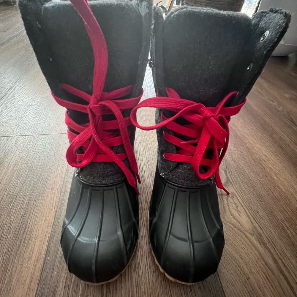 Dark blue grey Red Winter water proof boots, gently worn, excellent condition